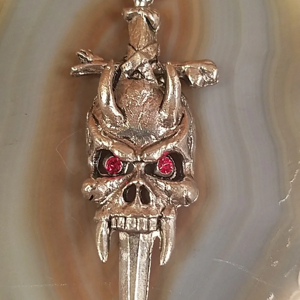 Vintage Silver Sword & skull pendant unisex - Picture 8 of 8